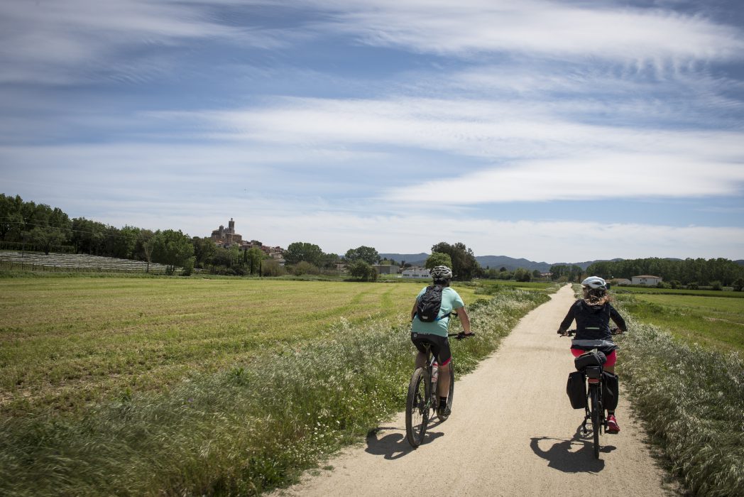 Ciclistas en la etapa del Carrilet II