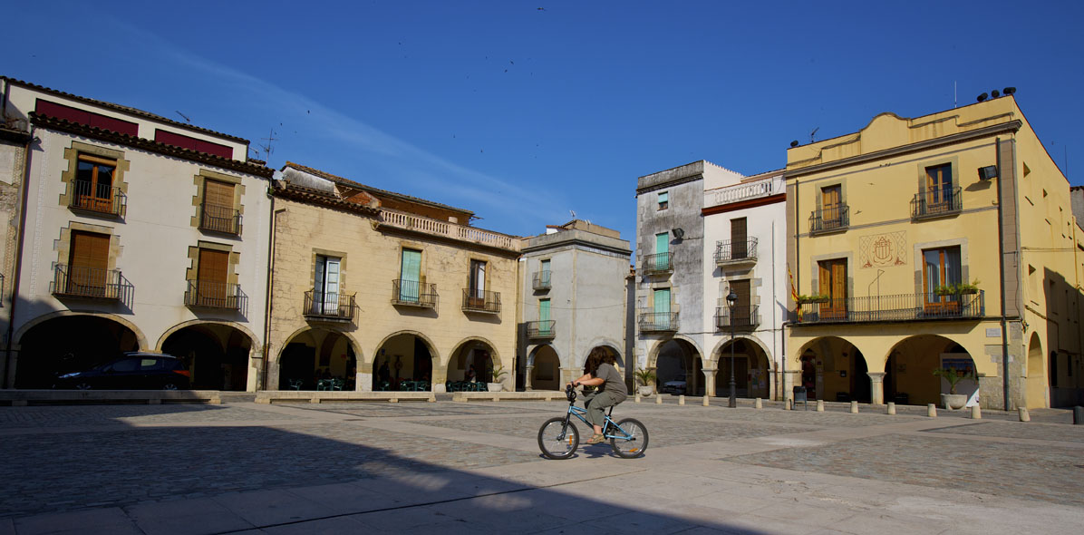 Plaza porticada de Amer