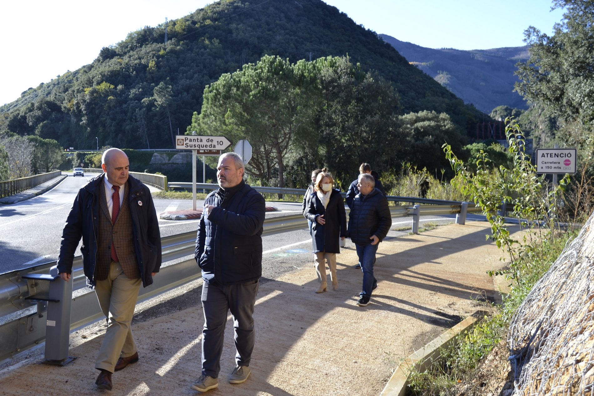 Autoritats visitant les obres del nou ram de via verda al Pasteral
