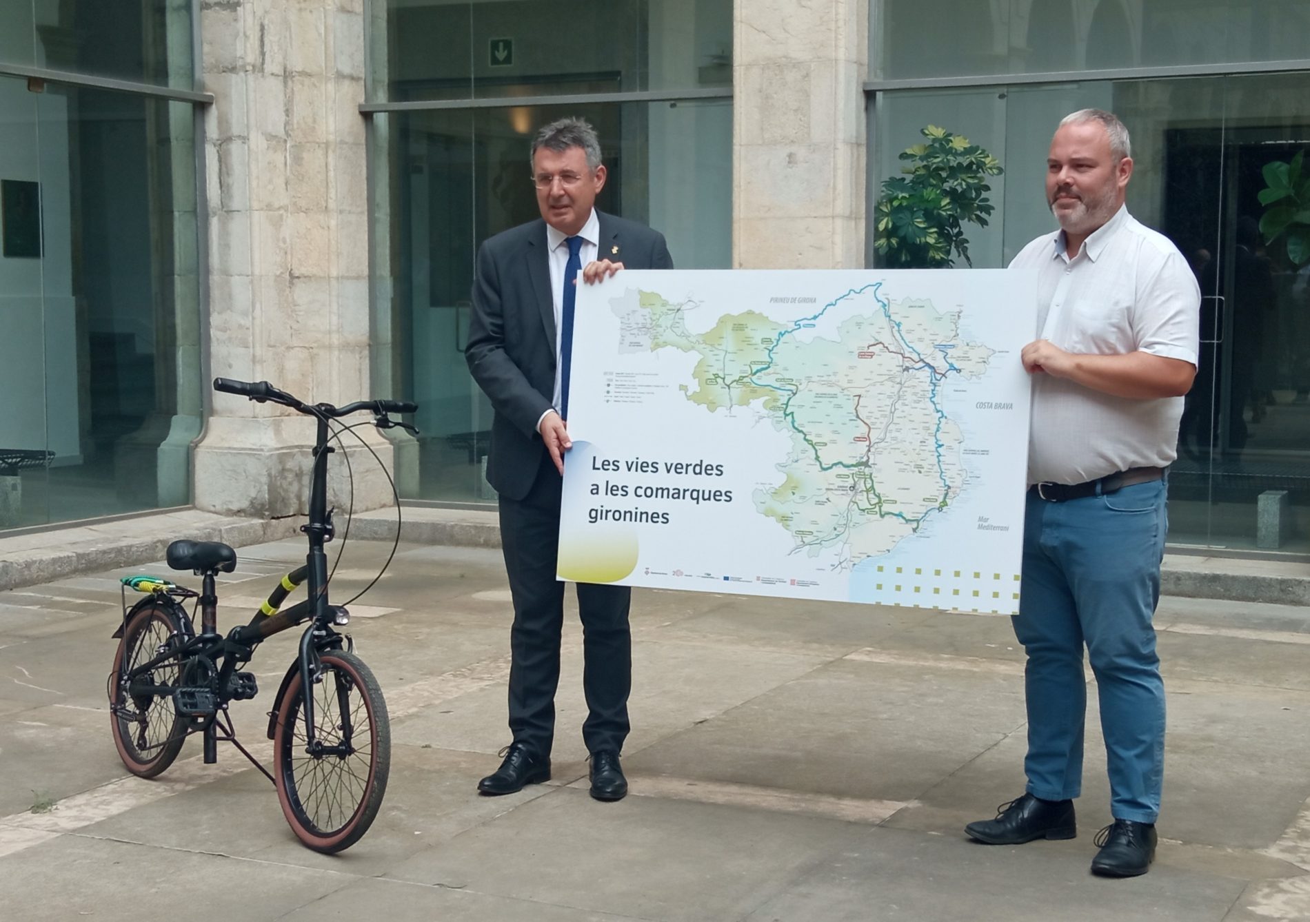 Quatre noves rutes pedalables, que sumen un total de 41 km, s’han integrat aquest estiu a la xarxa de les vies verdes de Girona