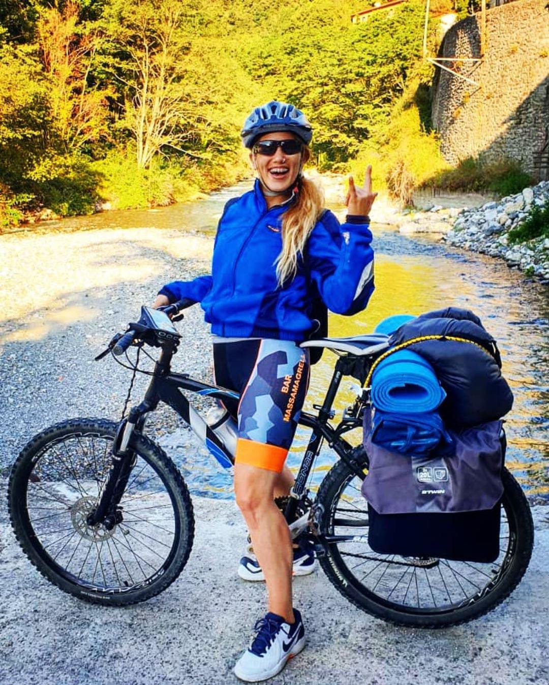 Laura Dalmau en bicicleta a la ruta Pirinexus